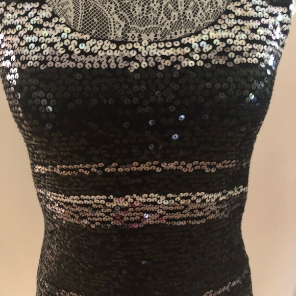 The limited stretch top. - Picture 4 of 7